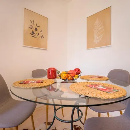 شقة 9, St John Park *